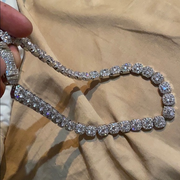 Clustered Diamond Tennis Chain White Gold
14k 18in - Picture 3 of 4